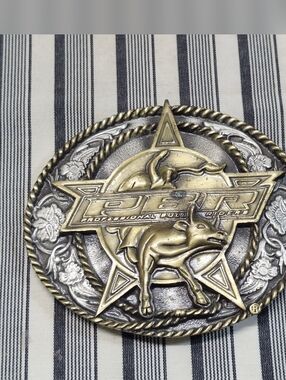 2004 PBR Belt Buckle Professional Bull Riders (BROKEN)